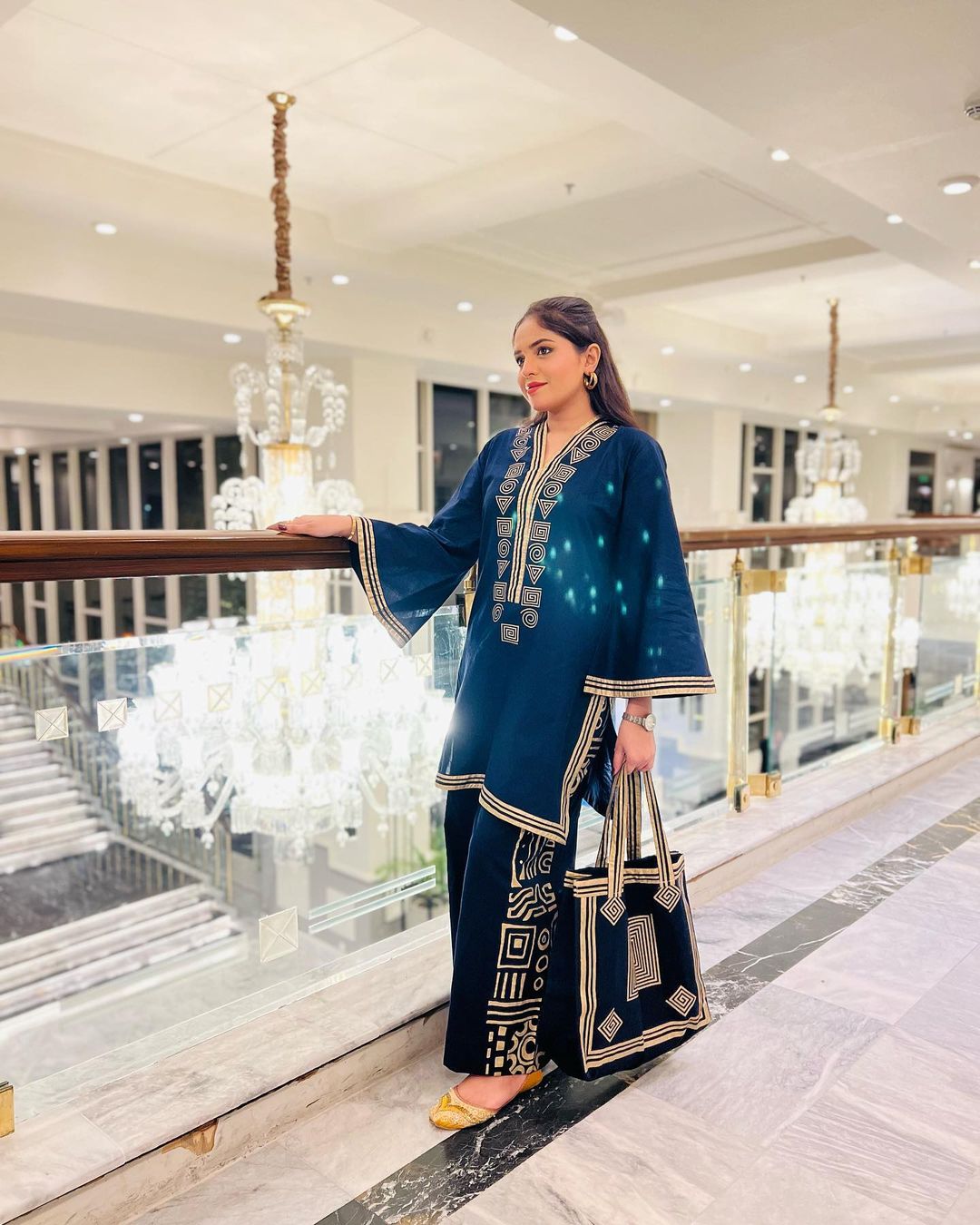 Lawn 2Pcs Suit Set With Hand Bag